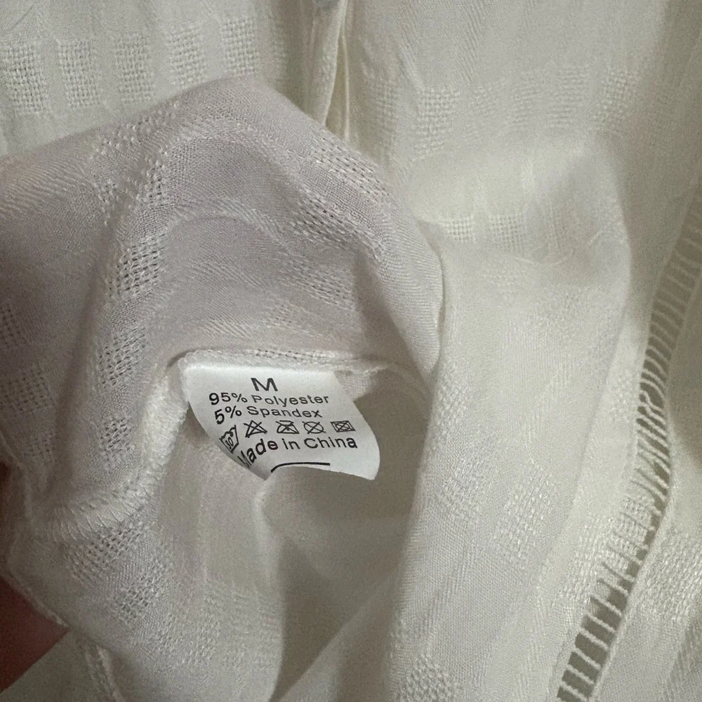 Elegant White Lace Women's Top - Picture 3 of 4